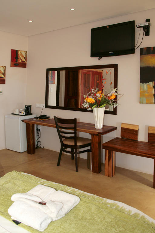 Cest Si Bon Hotel Otjiwarongo Zimmer foto