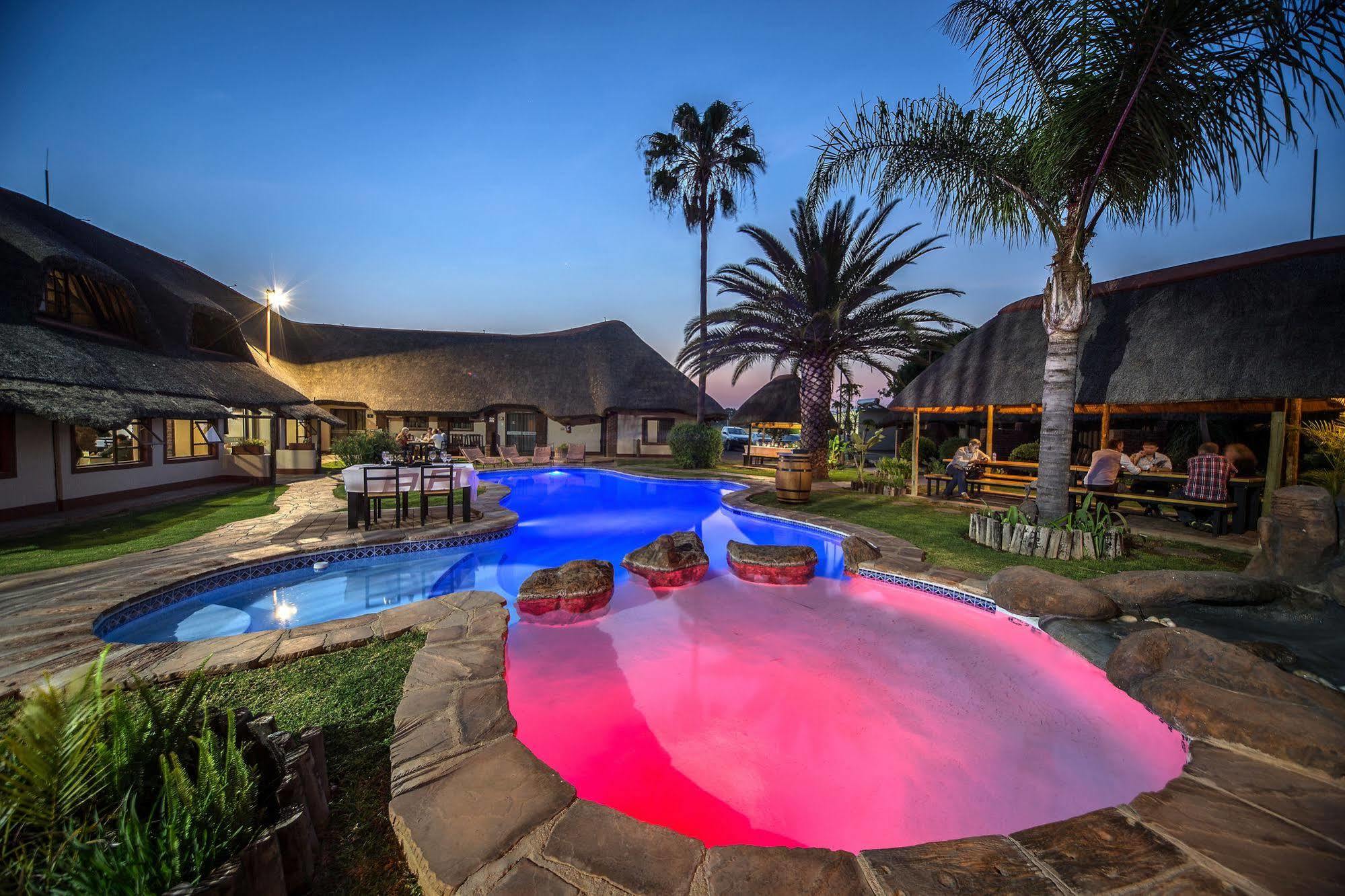 Cest Si Bon Hotel Otjiwarongo Exterior foto