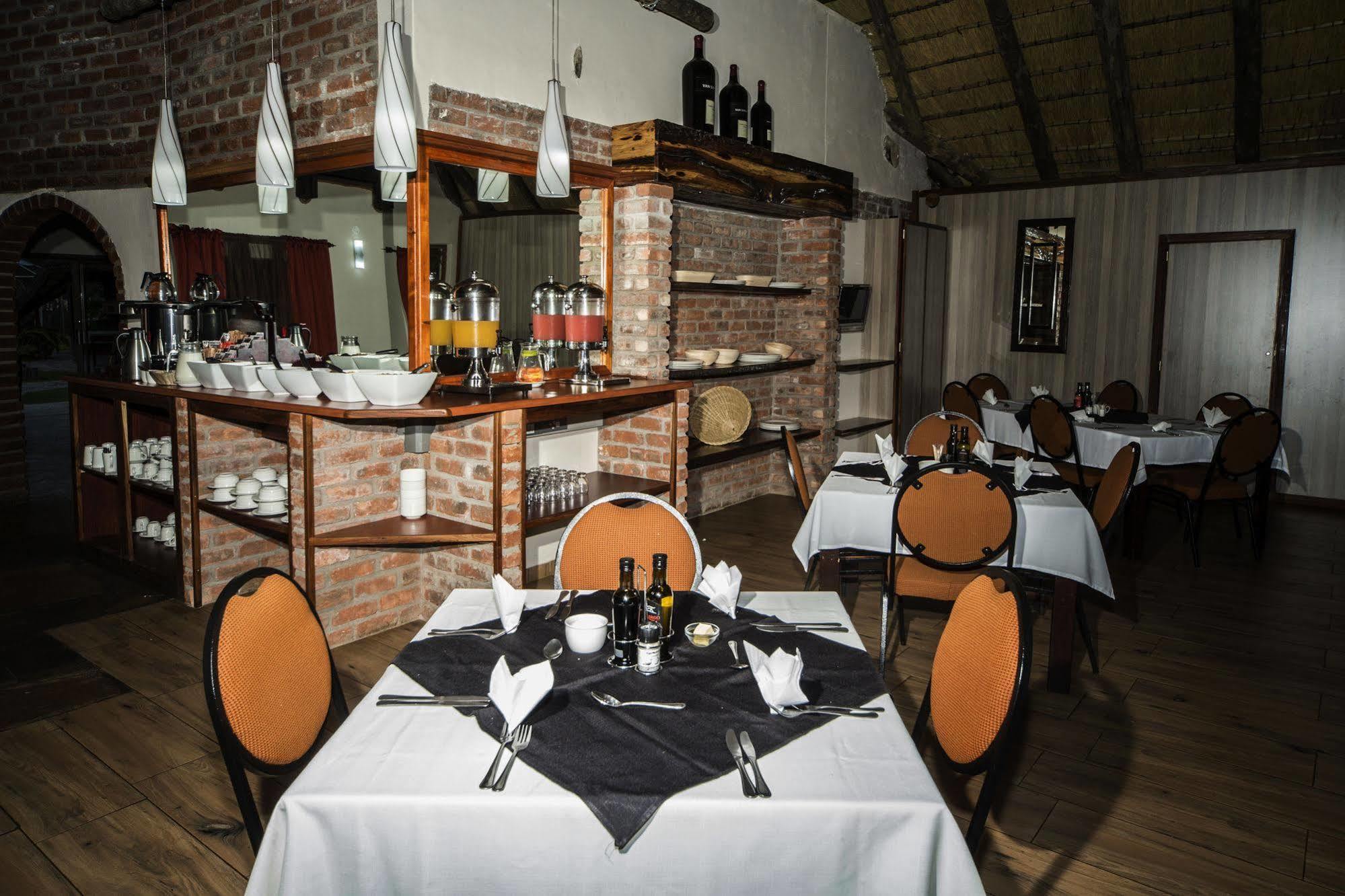 Cest Si Bon Hotel Otjiwarongo Exterior foto