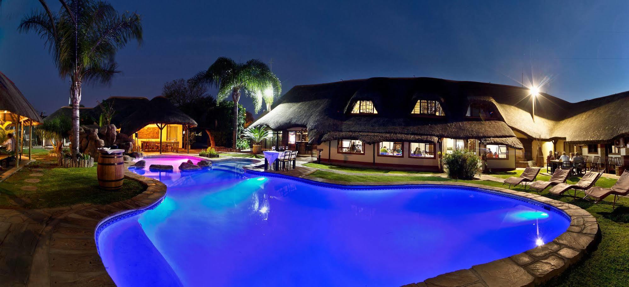 Cest Si Bon Hotel Otjiwarongo Exterior foto